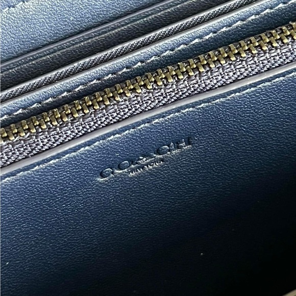 💰SOLD - CG176 - Coach Accordion Zip Wallet with Varsity Patches - Picture 7 of 11